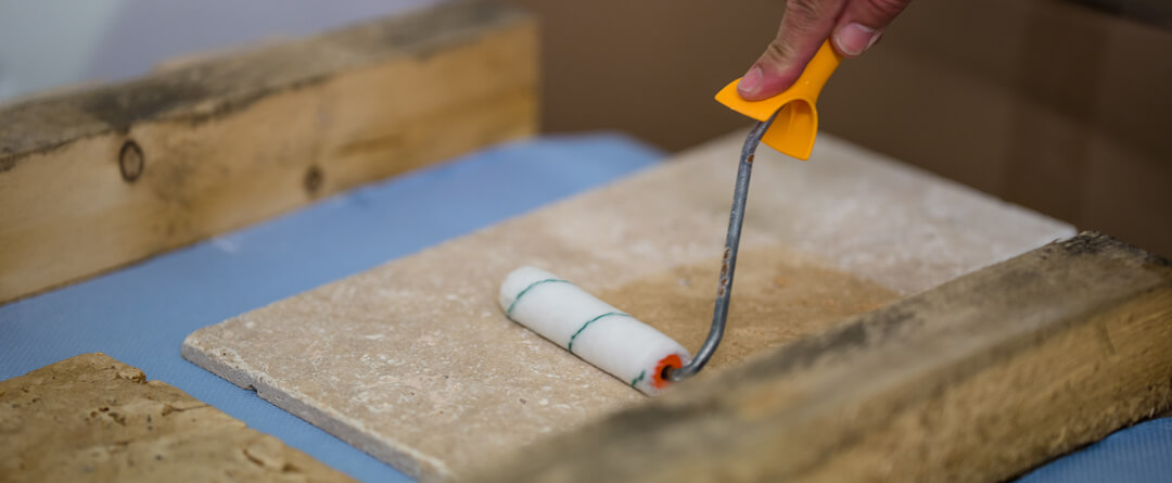 SteinSchutzPro auf Stein auftragen